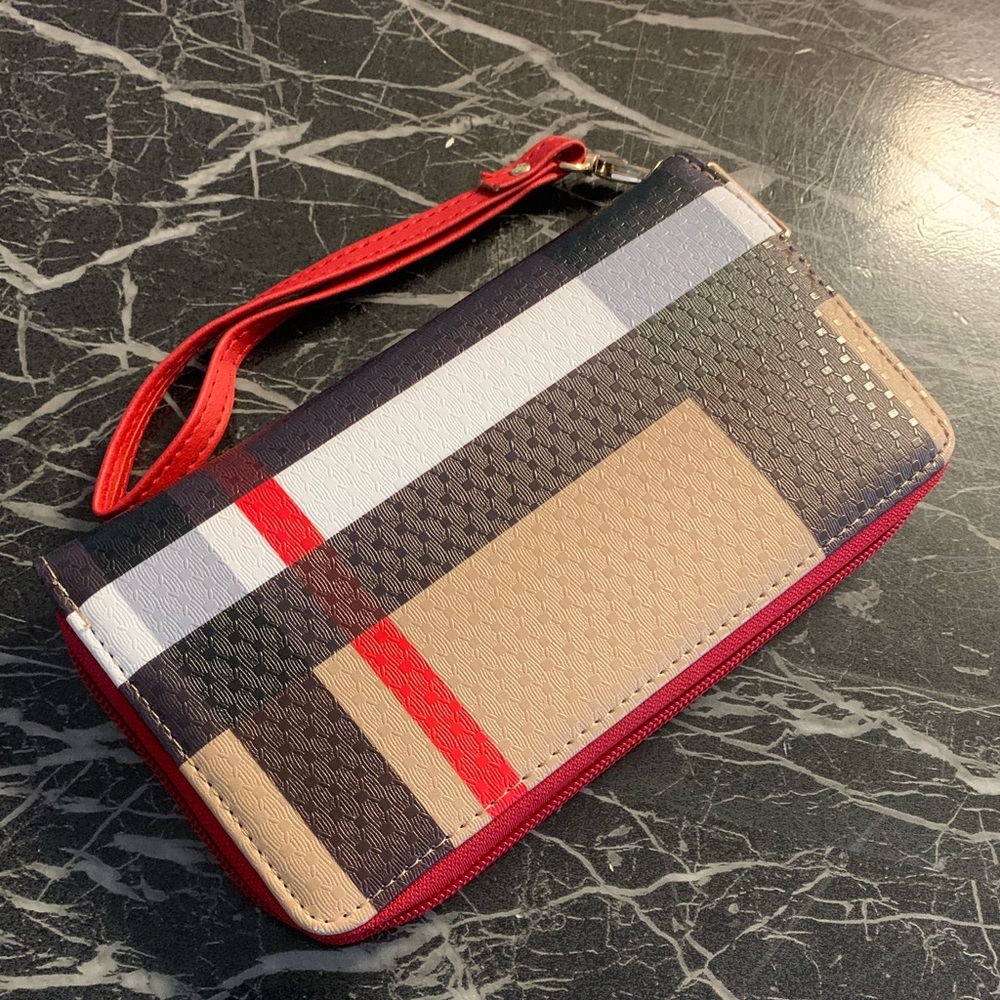 Ladies, ladies ladies, look at this beautiful Wallet